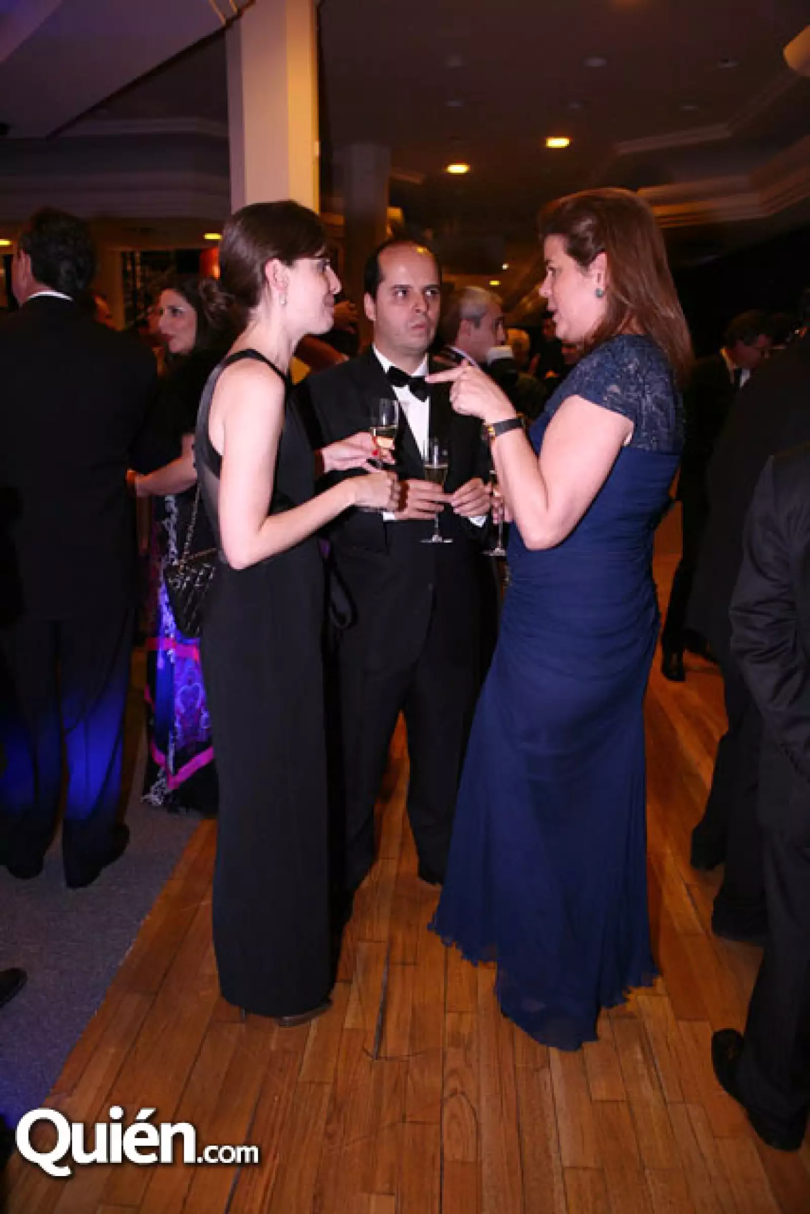 Luz y Javier Arredondo con Sonya Santos