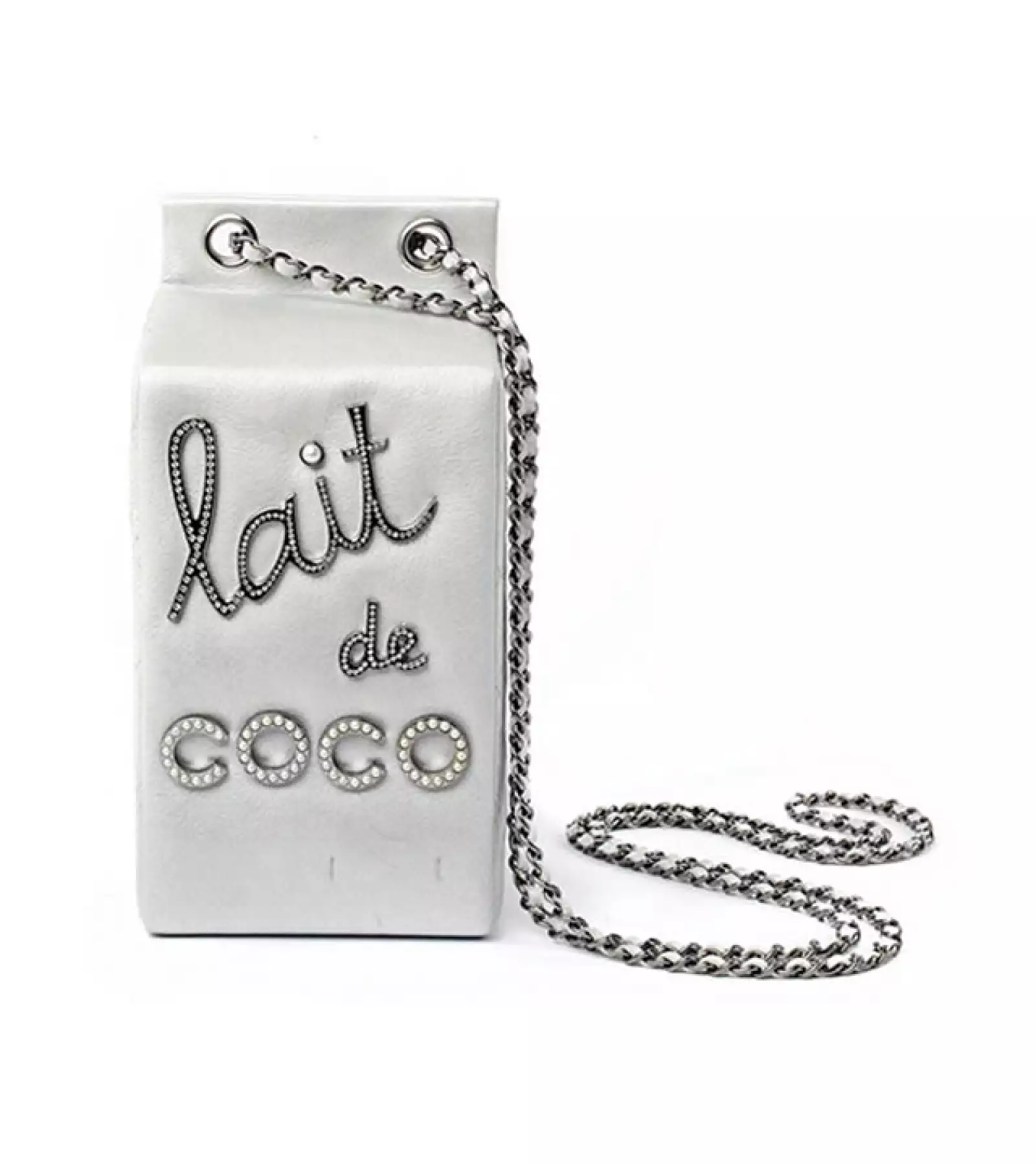 La más reciente bolsa de Chanel es en forma de un cartón de leche.