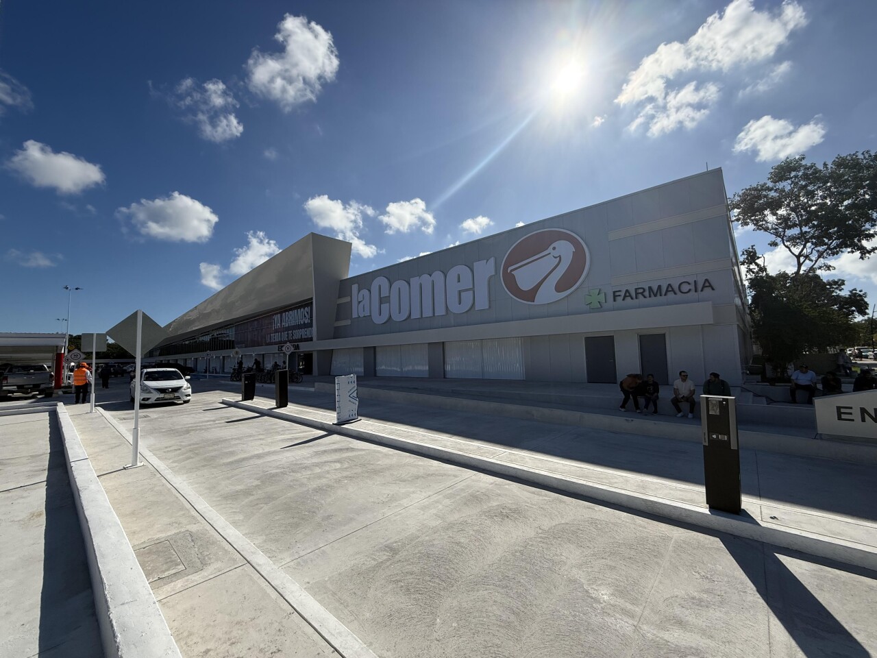 La Comer llega a "territorio Chedraui": abre su primera tienda en Quintana Roo