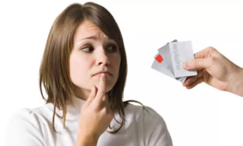 Sólo 3 de cada 10 tarjetahabientes liquidan su adeudo mes con mes. (Foto: Getty Images)