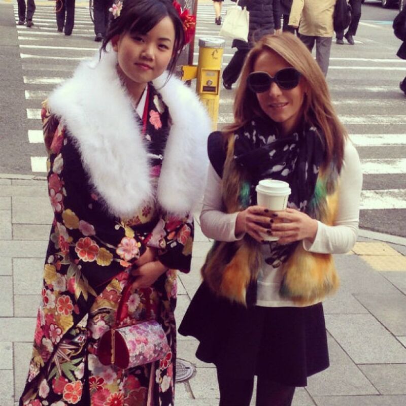 Érika posando junto a una geisha en su reciente viaje a Japón.