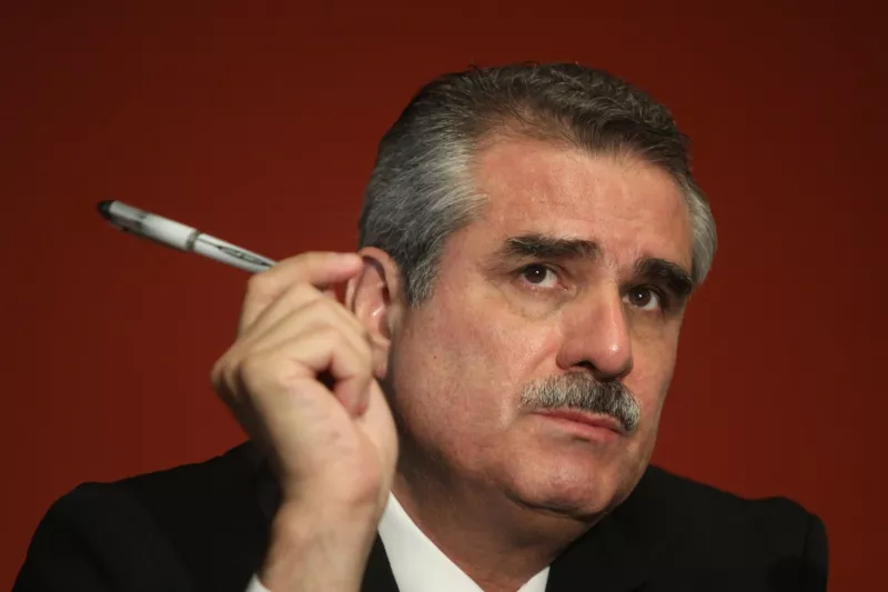 MÉXICO, D.F., 27MAYO2010.-  Enrique Yumuni, de Megacable, anunció que junto con Televisa y Telefónica han formado un consorcio que ofreció alrededor de 2 mil 400 millones para ganar la licitación de fibra oscura de la Comisión Federal de Electricidad.
FOTO: MOISÉS PABLO/CUARTOSCURO.COM