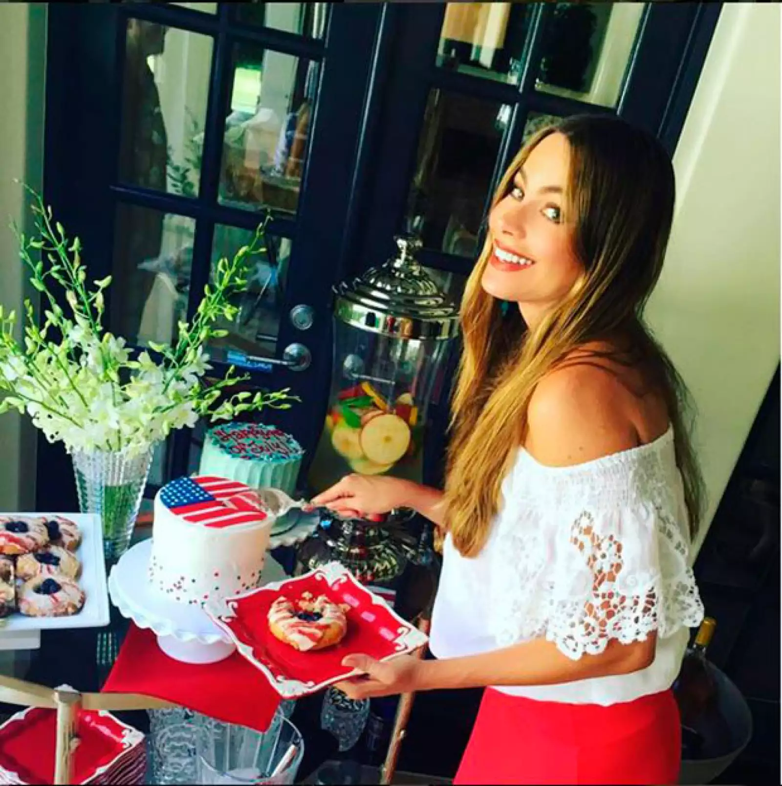 Sofía Vergara organizó en su casa una comida para su familia y sus mejores amigos.