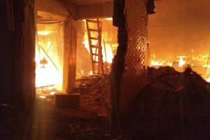 Incendio en Mercado La Merced. Foto: @SGIRPC_CDMX en Twitter.