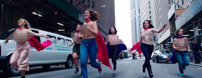 Esta es una de las escenas censuradas para el tráiler de la película Free The Nipple.