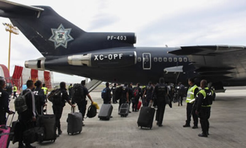 Una aeronave de la Policía Federal despegó este martes rumbo a Los Cabos, Baja California Sur, para apoyar a los afectados. (Foto: Cuartoscuro)