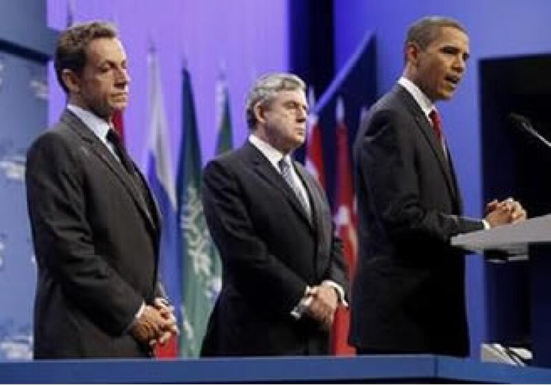 En una aparición conjunta de los mandatarios de Francia, Nicolas Sarkozy; de EU, Barak Obama y del Primer ministro británico Gordon Brown; el presidente estadounidese criticó los planes nucleares de Irán. (Foto: Reuters)