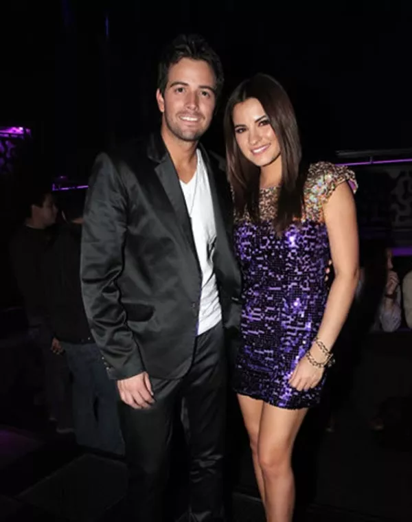 El cantante se fue de fiesta al Obelisco junto con su novia, Maite Perroni y su hermana, Alondra de la Parra, luego del estreno de su película “El cielo en tu mirada”.