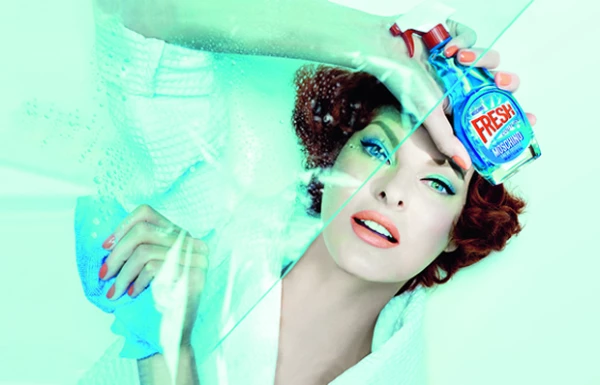 Linda Evangelista es la imagen de la campaña.