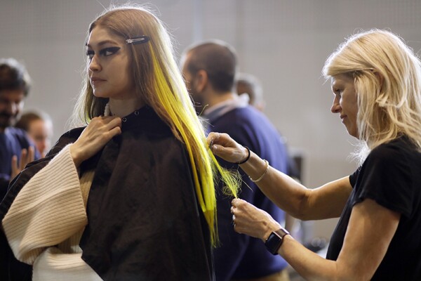 Versace - Backstage - Milan Fashion Week Fall/Winter 2017/18