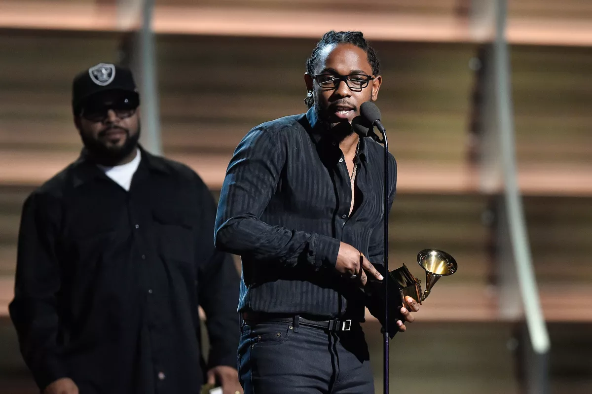 Kendrick-Lamar-Grammys-2016