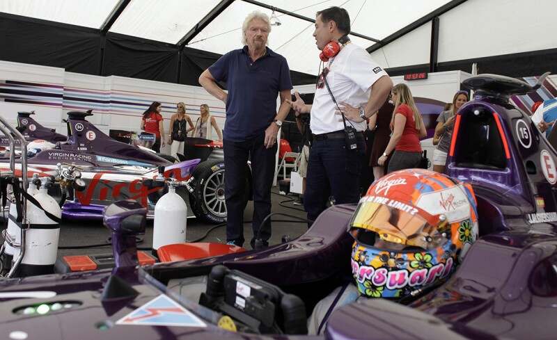 Branson, con su escudería eléctrica Virgin Racing, quiere crear conciencia sobre el uso de autos eléctricos.