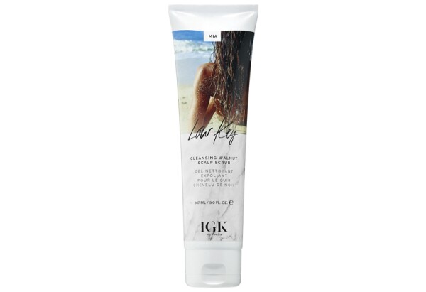 shampoo-exfoliante-cuero cabelludo-pelo-rutina-caspa-luminosidad-grasa-igk