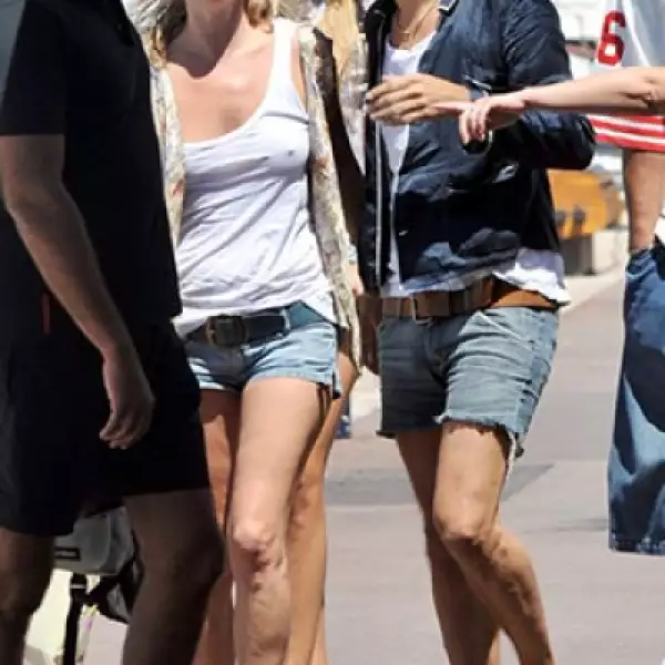 En la mañana, salieron de compras por Saint Tropez, y atrajeron la atención de los locales.