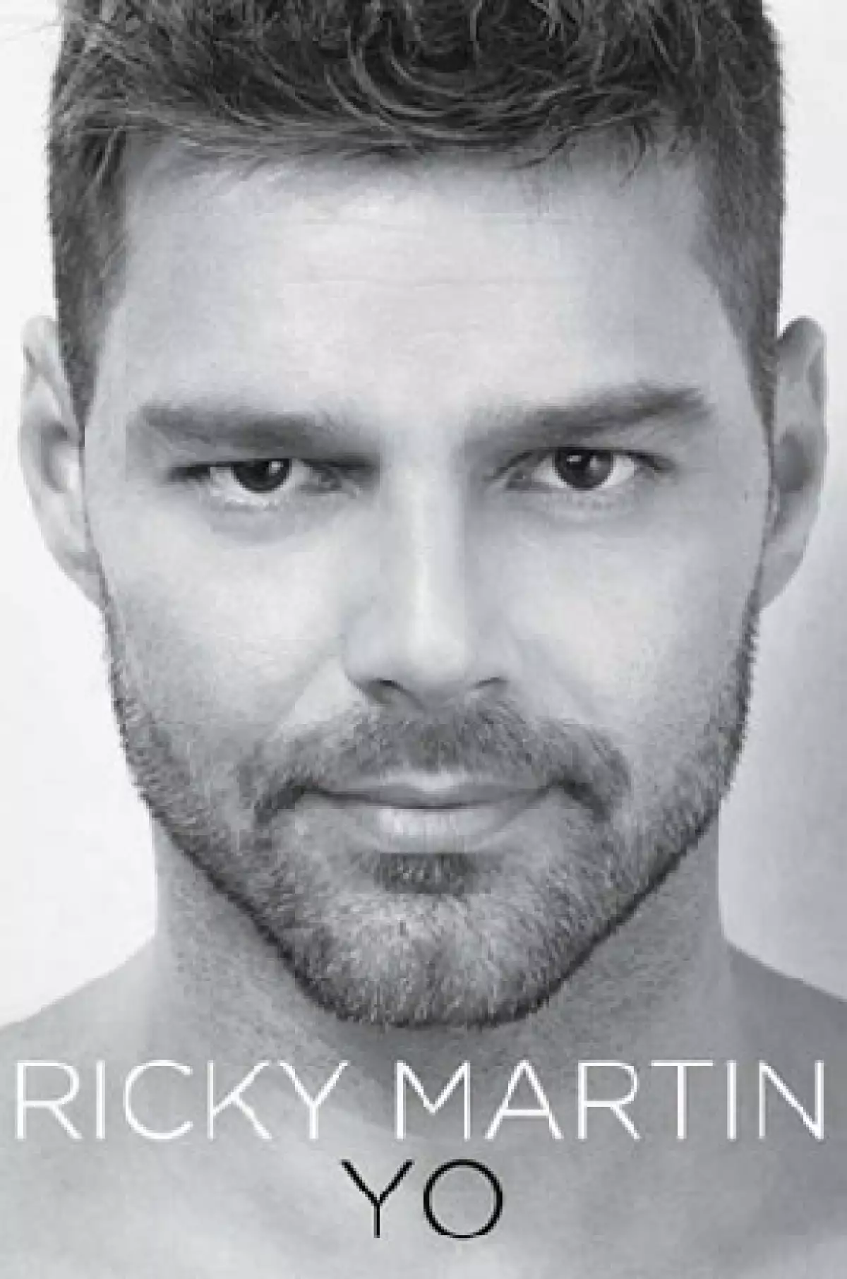 El cantante puertorriqueño expresó en su autobiografía titulada "Yo" que creció sabiendo que era homosexual; sin embargo probó la heterosexualidad.