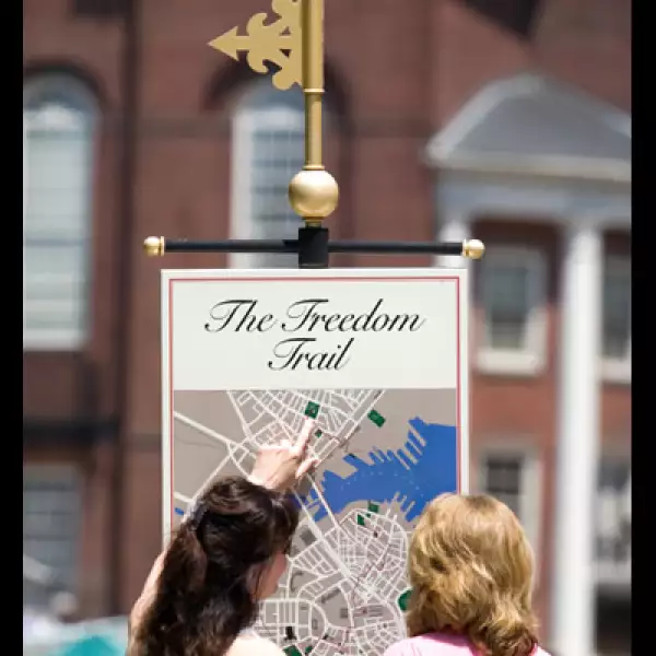 El gobierno tiene un recorrido gratuito con el cual podrás recorrer los puntos más representativos del destino.