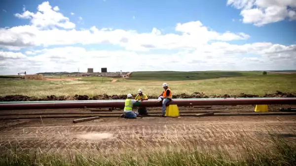 Construcci�n de tuber�as para agilizar el movimiento de petr�leo (Getty Images)