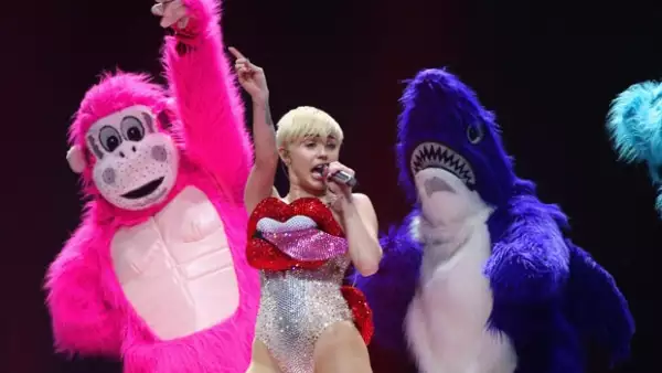 La cantante no podrá actuar en el país caribeño por culpa de su polémica actitud sobre el escenario, así lo decidieron autoridades de espectáculos públicos que cancelaron su show del 13 de septiembre.