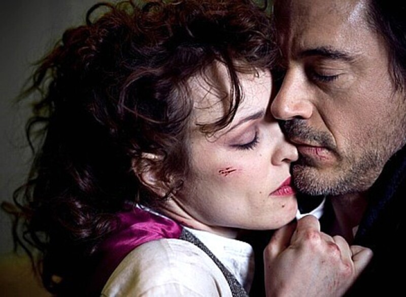 Como toda una femme fatale, Rachel interpreta a una ladrona al lado de Robert Downey Jr. en la película Sherlock Holmes.