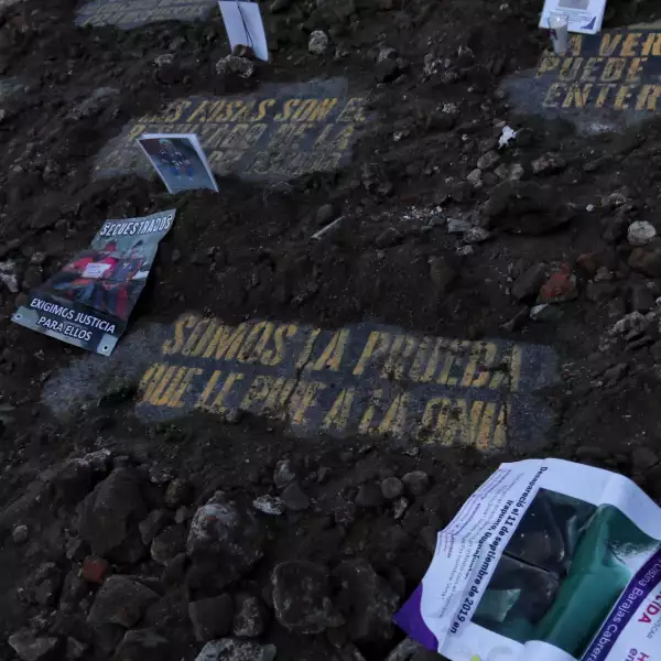 Fosas clandestinas frente a Palacio Nacional