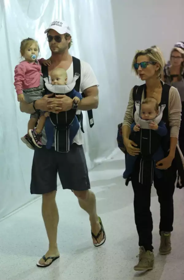 La familia fue captada al arribar al aeropuerto de Los Angeles, California.
