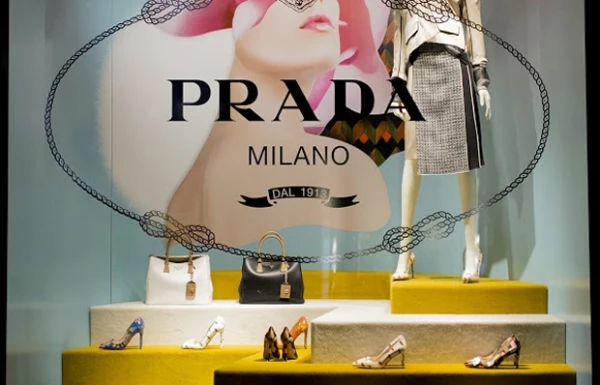 Aires setenteros giran en torno a la estética de Prada