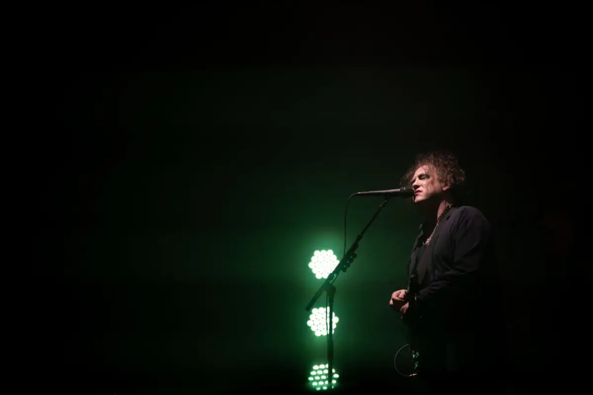 Foto de Robert Smith en un concierto de The Smith en el Sydney Opera House.