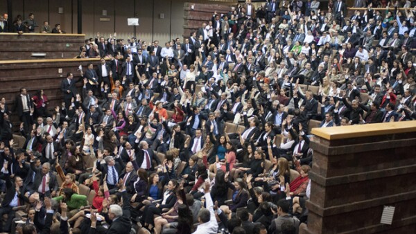 El pleno de la Cámara de Diputados aprobó la noche del miércoles la reforma energética en lo general.