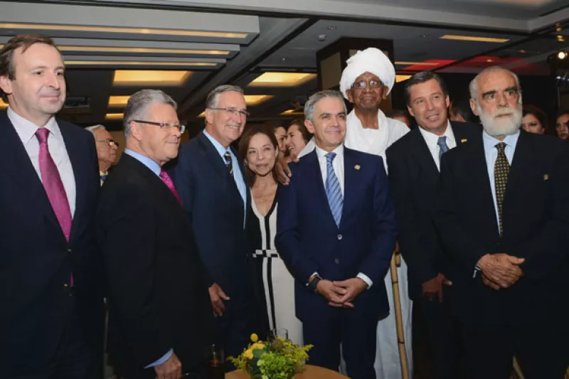 Personalidades como Josefina Vázquez Mota, Ricardo Salinas Pliego y Diego Fernández de Ceballos se reunieron para festejar los 18 años del programa de Sergio Sarmiento que transmite TV Azteca.