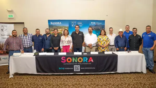 Diversos miembros de la Secretaria de Turismo de Sonora presentaron la agenda de eventos culturales y deportivos.