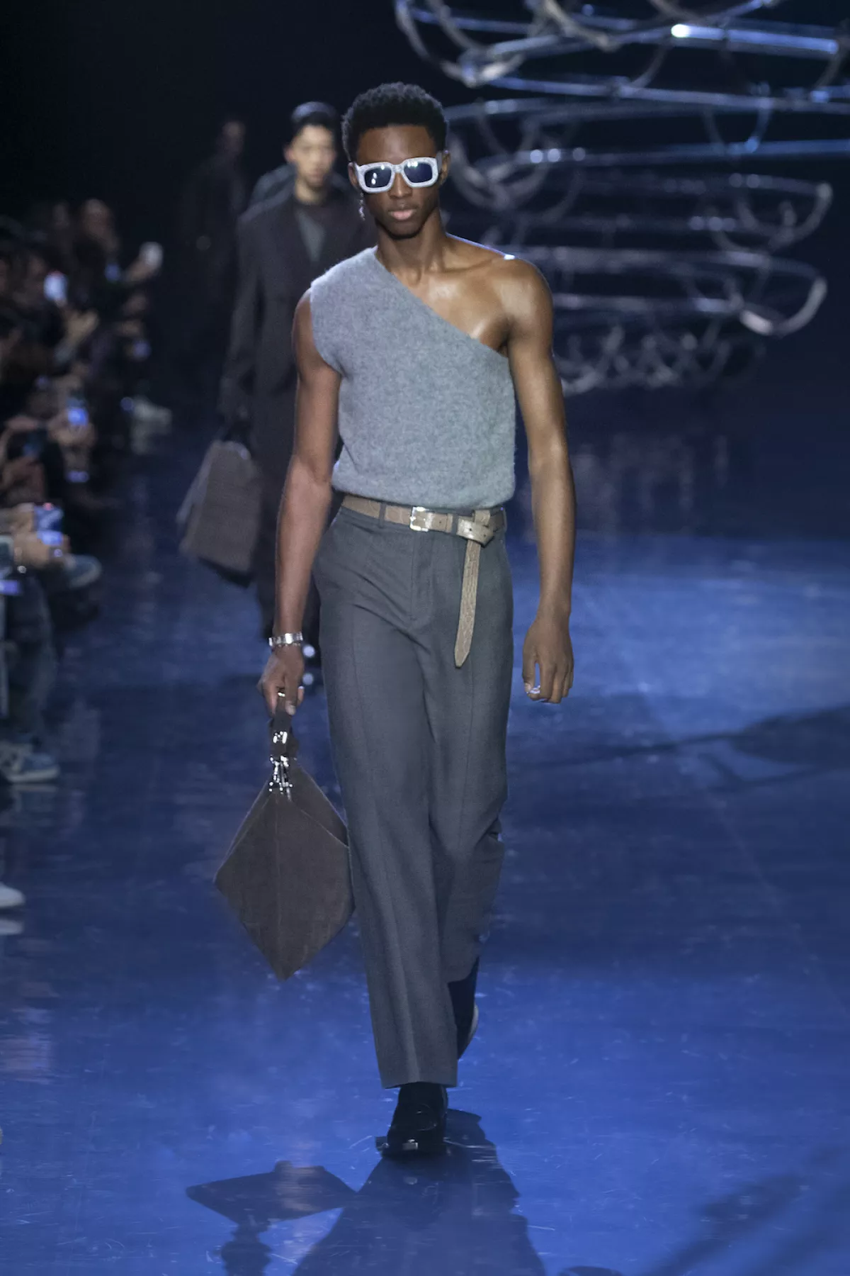 fendi look asimetrico 
