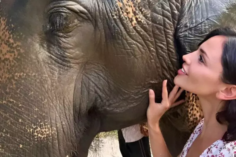 eiza-gonzalez-elefante.jpg