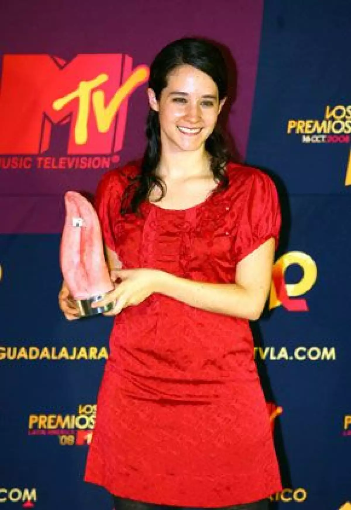 La Mejor Artista Revelación, según el canal de videos, califica al reconocimiento como de buen augurio.