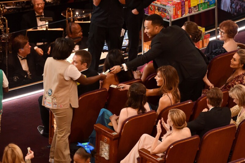 Emocionado, John Legend le compró unas a su esposa, Chrissy Teigen.