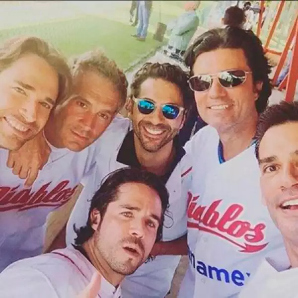 Pepe Bastón y actores como Arath de la Torre y Sebastián Rulli se enfrentaron en un partido de beisbol.