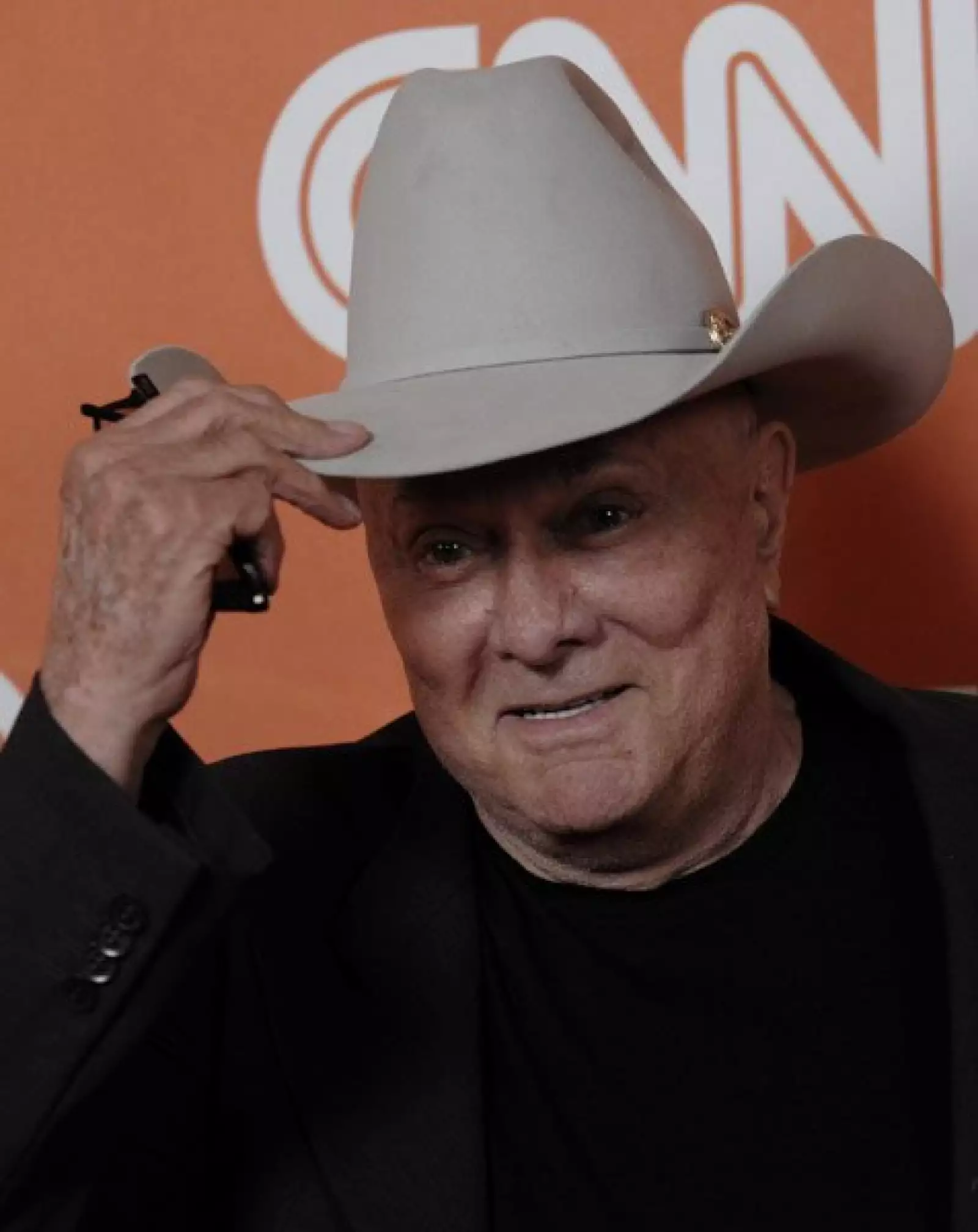 El actor estadounidense Tony Curtis murió a la edad de 85 años debido a una afección cardiaca el 29 de septiembre.