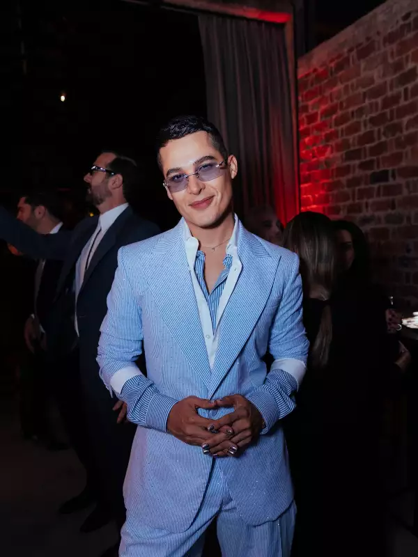 Luis Torres, galardonado en la categoría de "Mentes disruptivas", presentada por cerveza Modelo.