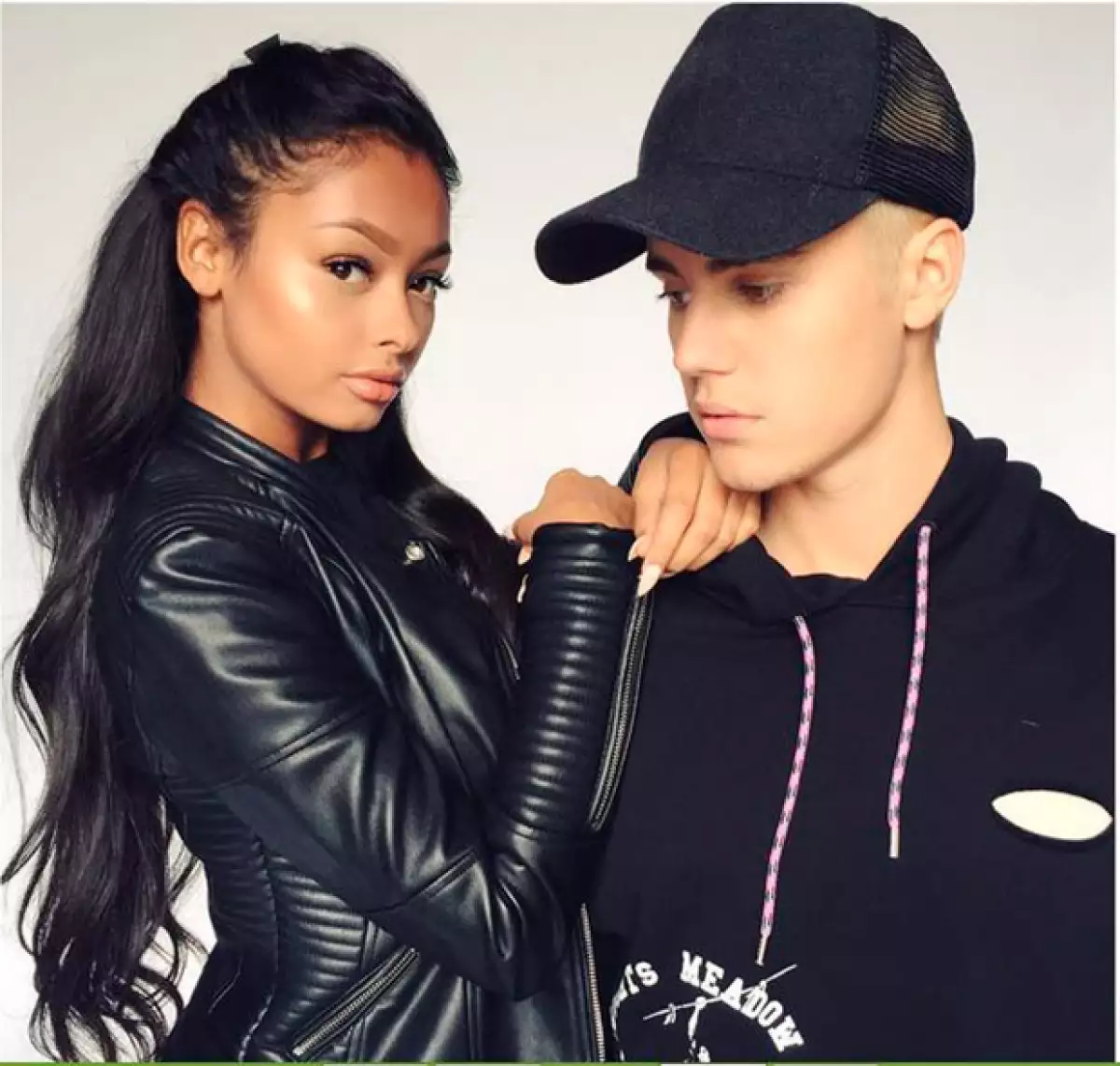 Hace algunas semanas Jayde posteó fotografías junto al cantante, lo que lleva a suponer que mantienen un noviazgo.