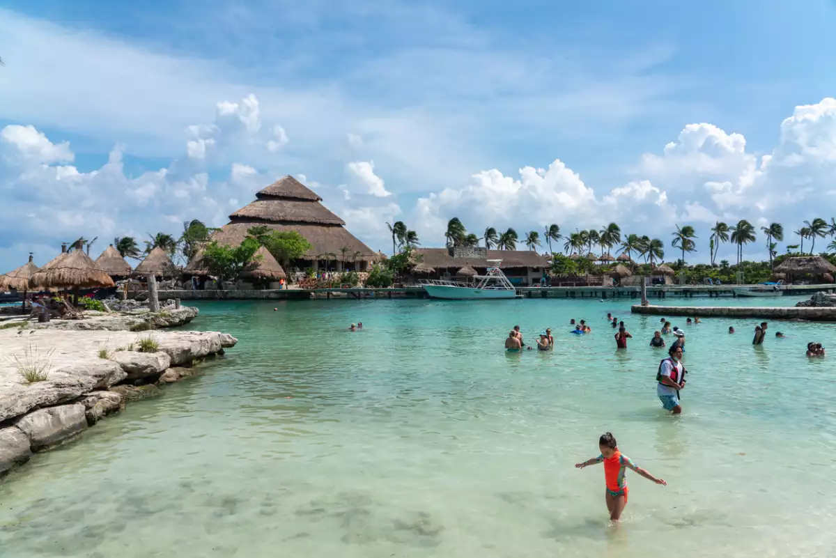Cancún vive un “happy problem”: demasiada demanda turística y pocos asientos disponibles
