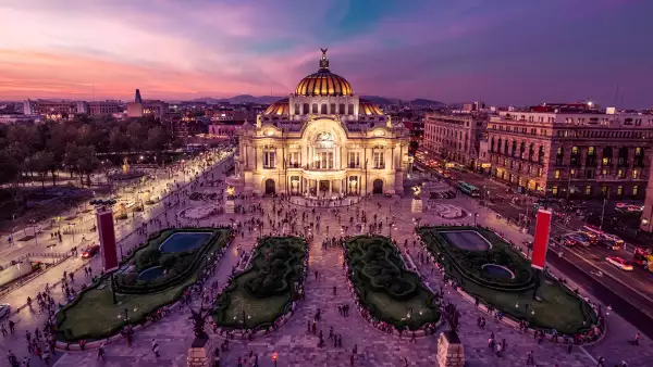 (Toma aérea del Palacio de Bellas Artes en la CDMX)