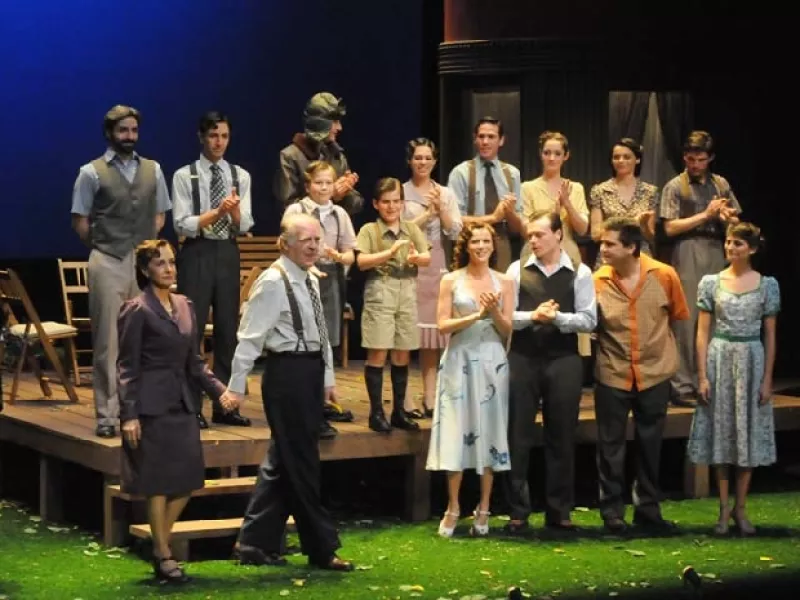 Los actores mexicanos Diana Bracho, Fernando Luján, Silvia Navarro, Osvaldo Benavides, entre otros regresan al teatro con esta puesta escena, una producción espectacular del guionista Arthur Miller.