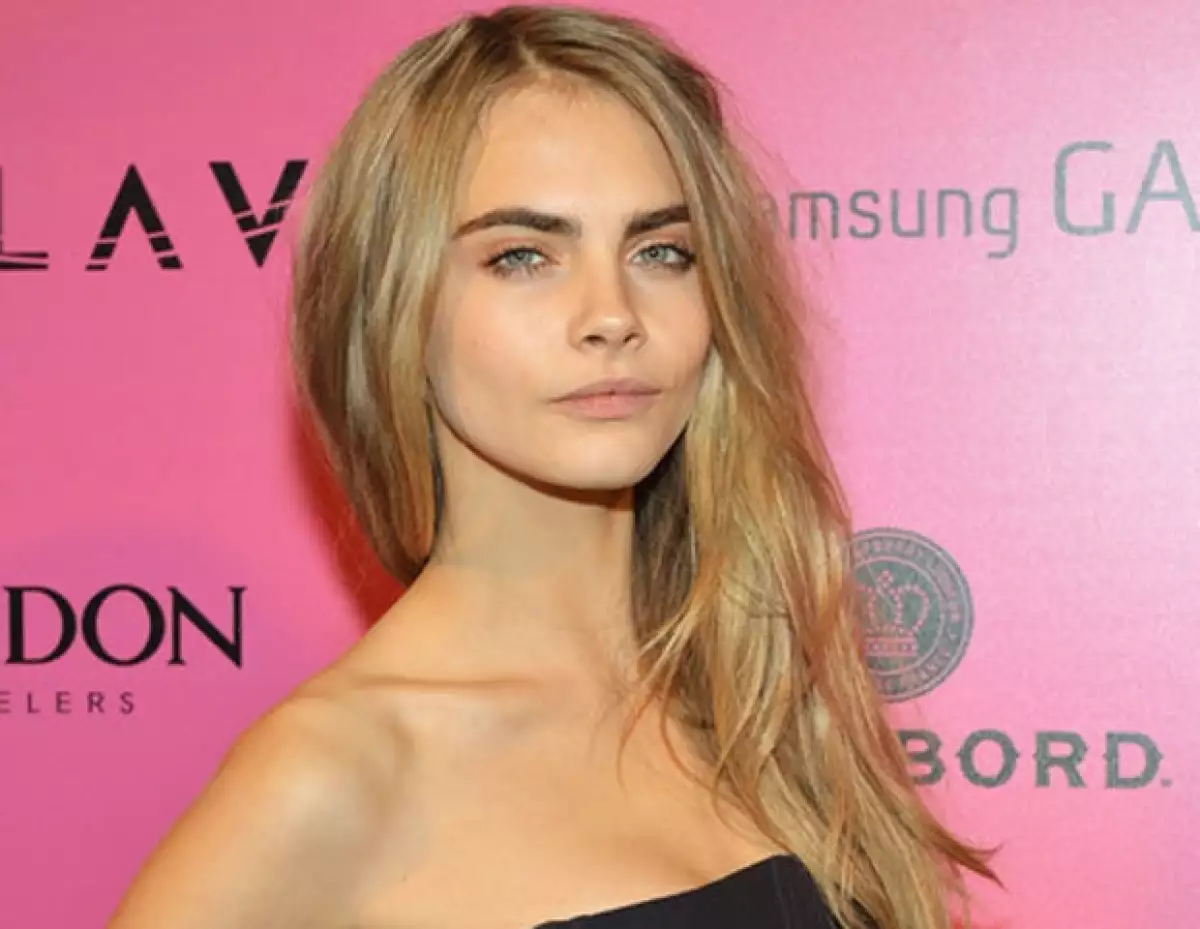De acuerdo con The Richest, Cara Delevigne cuenta con un patromonio de 145 millones de dólares gracias a su trabajo en la industria de la moda.