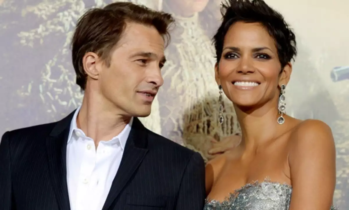 La actriz, de 46 años, espera su segundo hijo, aunque será el primero con su actual novio Olivier Martinez.