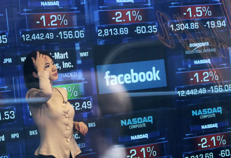 Facebook ha superado con creces en los mercados a sus adversarios en redes sociales, Twitter y LinkedIn.