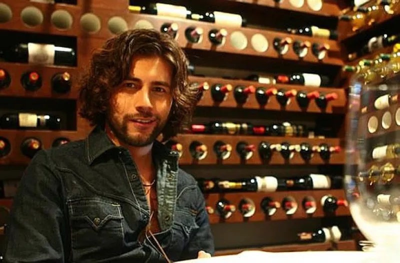 El actor mexicano, quien está a punto de cumplir uno de sus sueños: filmar su primer película americana, nos platica todo acerca de su trabajo, sus gustos y sus metas personales.