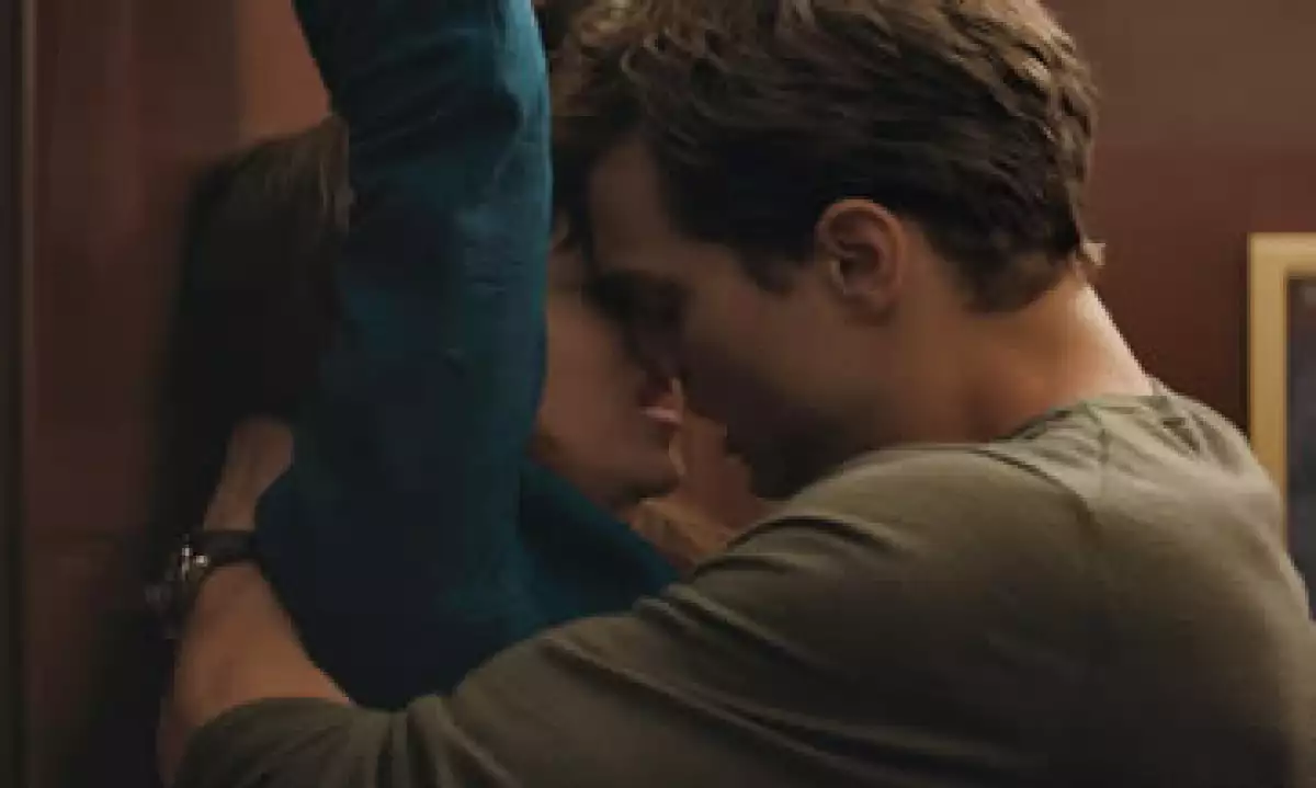 La película es protagonizada por Dakota Johnson y Jamie Dornan. (Foto: Tomada de cincuentasombrasdegrey-pelicula.com)