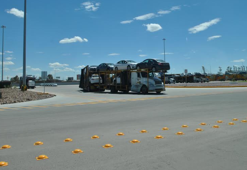 Kia utiliza madrinas mientras el gobierno de nuevo León concluye la espuela de ferrocarril.