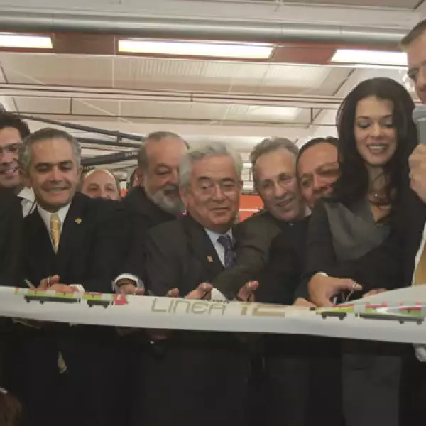 El 30 de octubre de 2012, el entonces jefe de Gobierno del Distrito Federal, Marcelo Ebrard, inauguró la Línea 12 del Metro acompañado de personajes como Felipe Calderón, Carlos Slim, Miguel Mancera y Cuauhtémoc Cárdenas