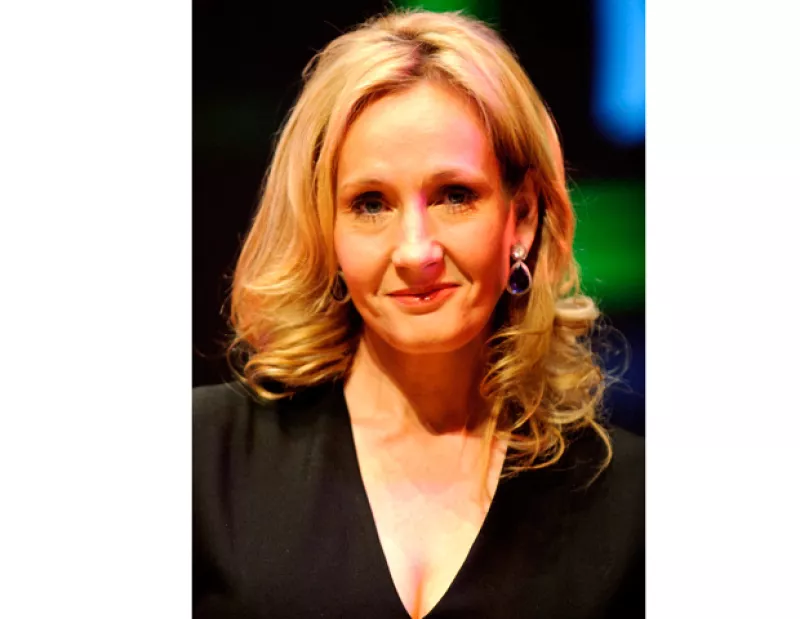 La autora británica ha puesto a la venta su casa de Edimburgo, por casi tres millones de euros, en la que escribió gran parte de los libros que la hicieron popular.