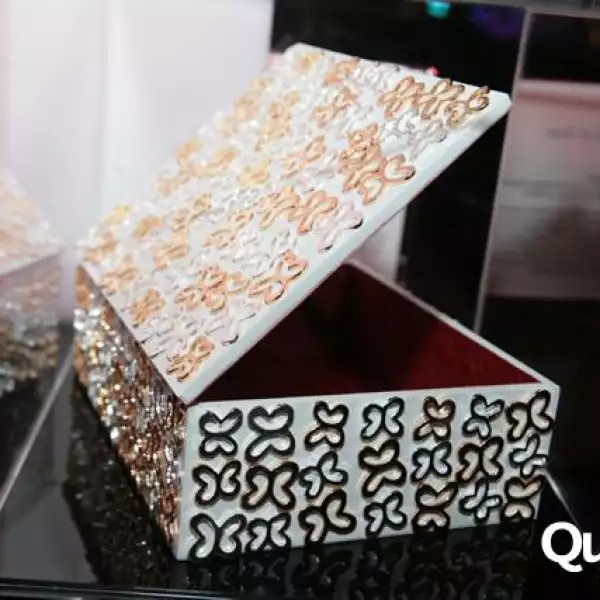 Cajas en subasta revive el arte